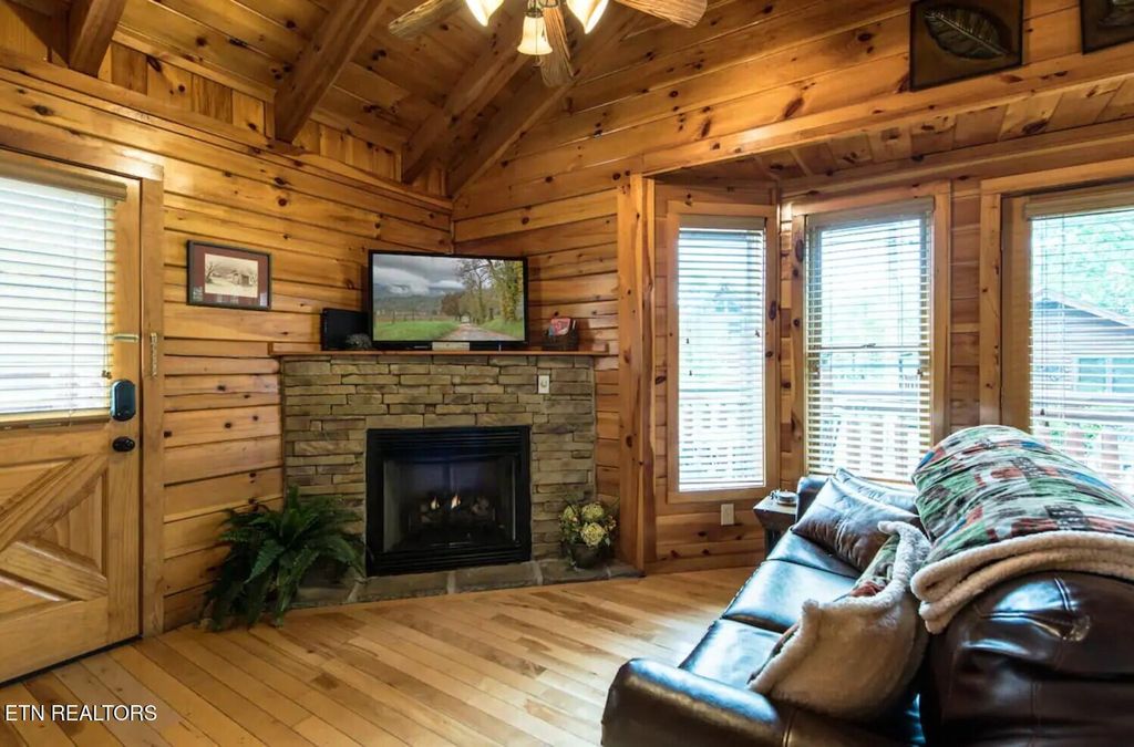 Photo of 2304 River Port Way, Pigeon Forge, TN 37863 (MLS # 1326262)