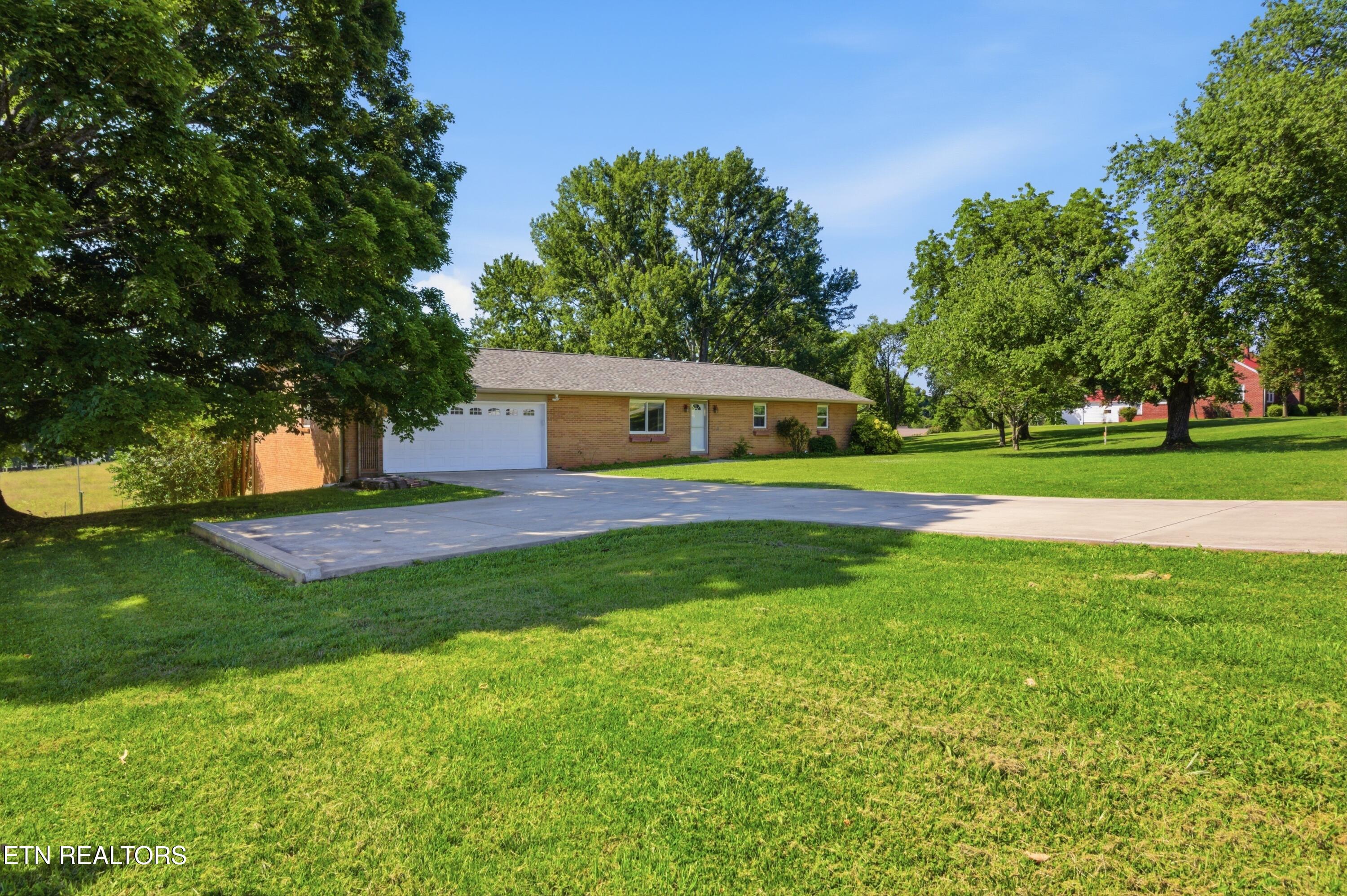 1518 E Brown School Rd