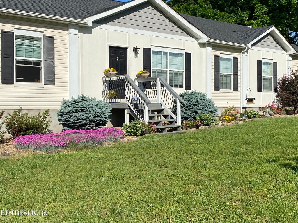 Photo of 318 Deer Trail Drive, Dandridge, TN 37725 (MLS # 1302515)