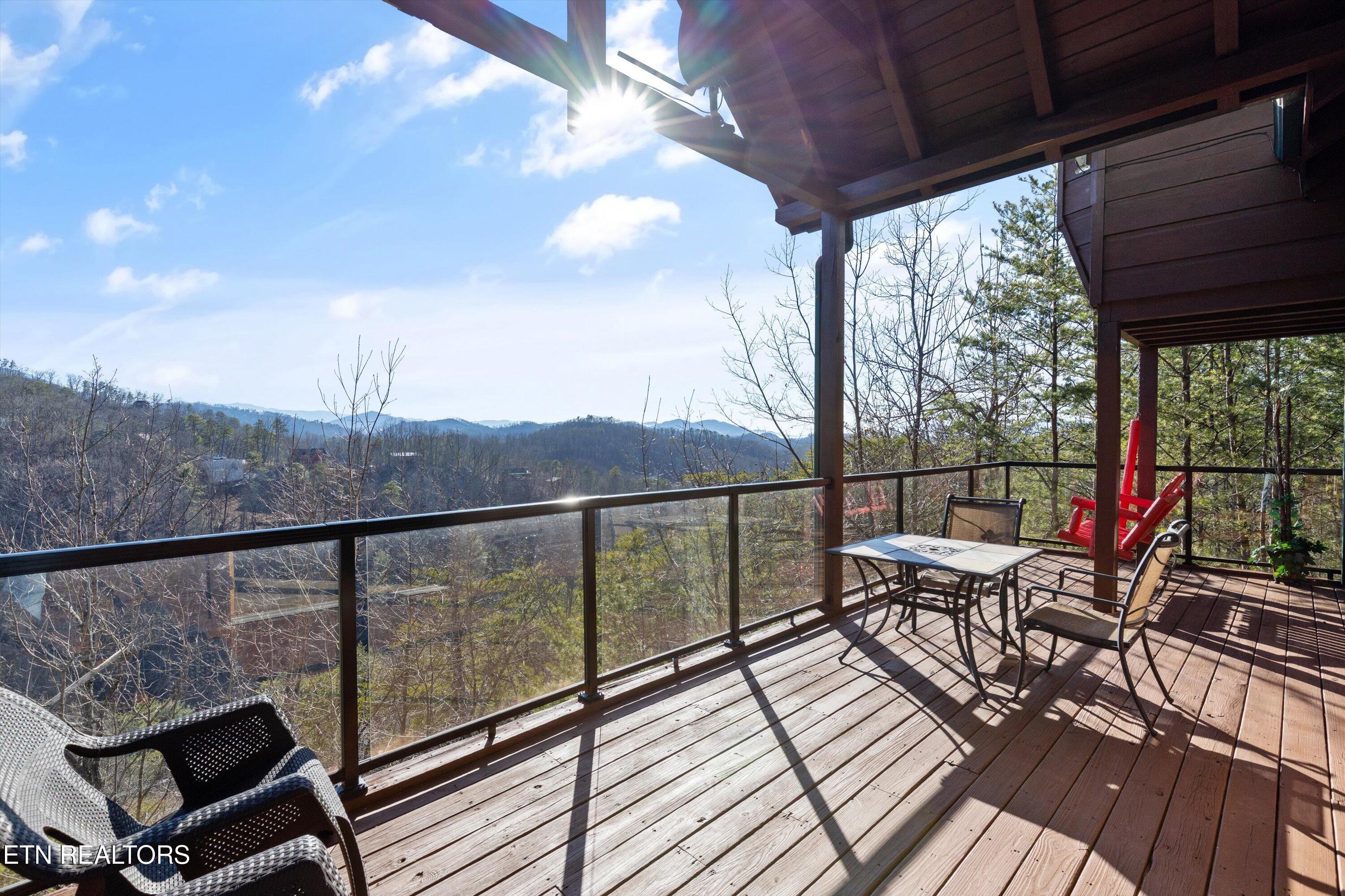 928 Falcon View Way