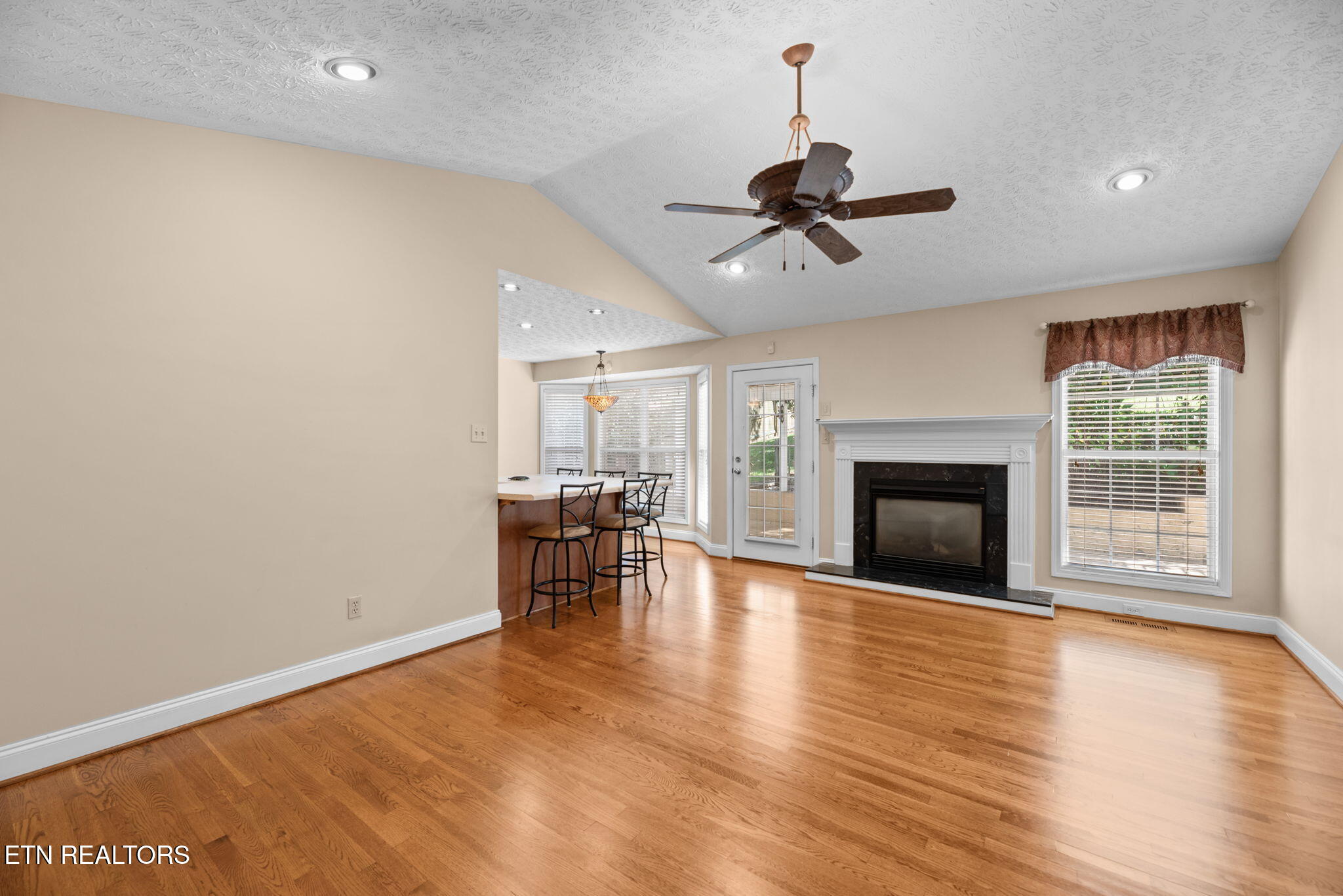 207 Laurel Rd