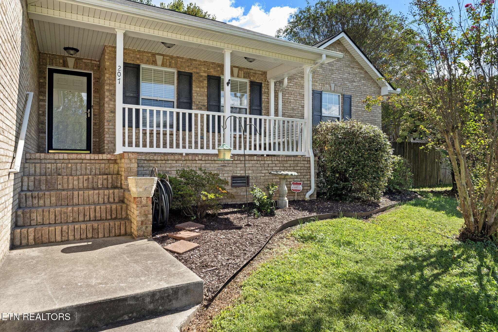 207 Laurel Rd