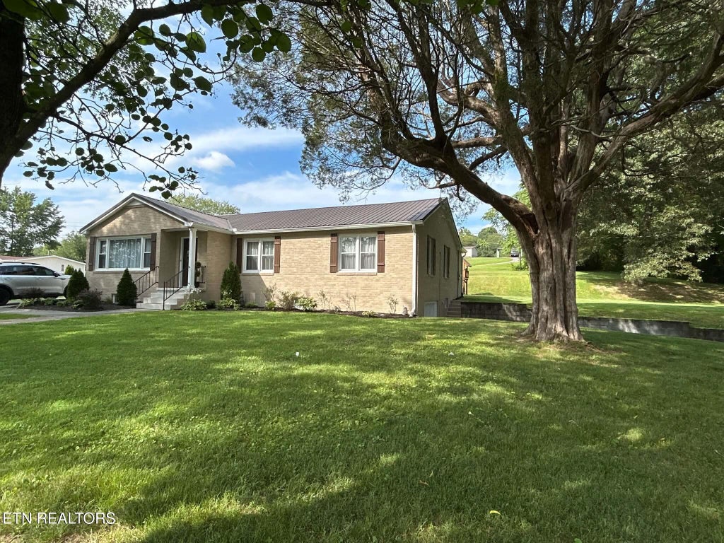 Photo of 817 Lawnville Rd, Kingston, TN 37763 (MLS # 1350329)
