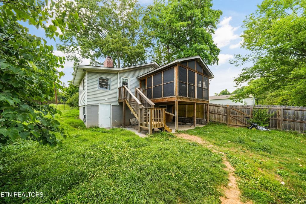 Photo of 155 Kentucky Ave, Oak Ridge, TN 37830 (MLS # 1344763)