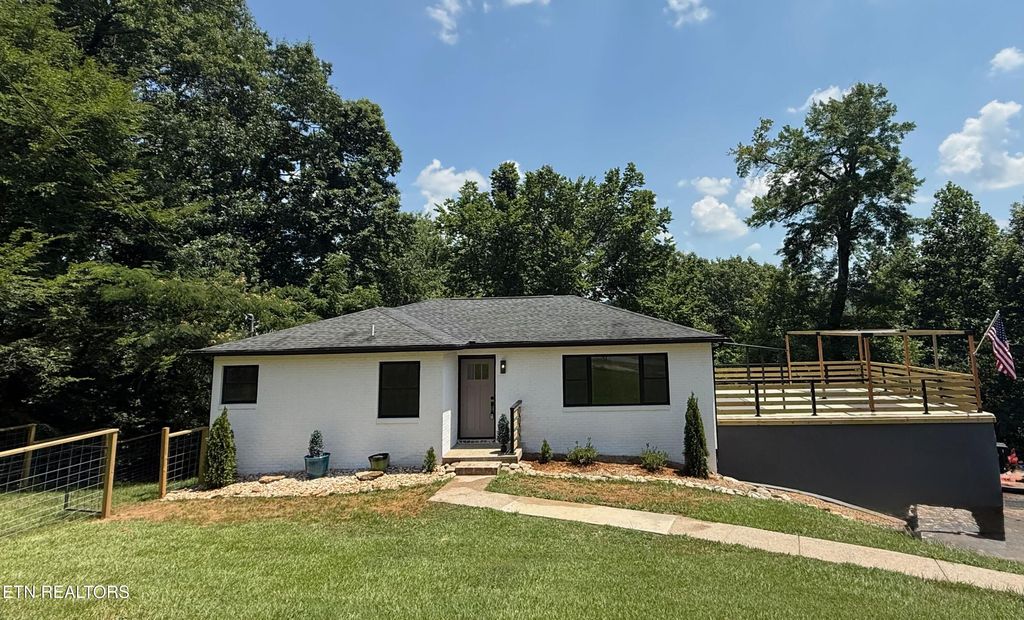Photo of 924 Lester Rd, Knoxville, TN 37920 (MLS # 1325321)