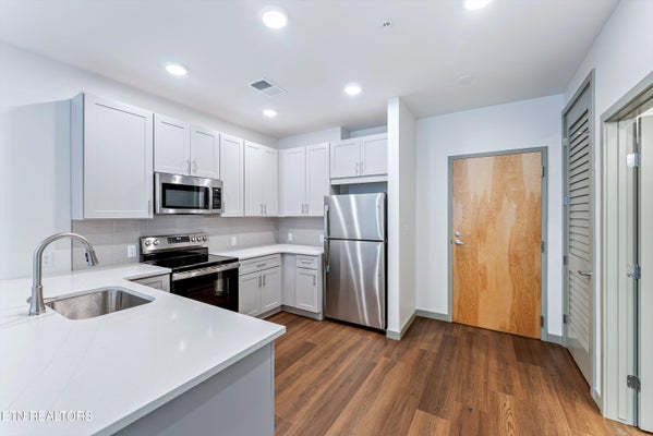 515 CAFEGO PL APT 113, KNOXVILLE, TN 37902 - Image 85bb6f6b6da9fa8fbbf95c36bc0c2bb1/3406237986