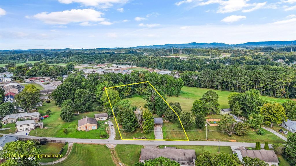 Photo of 520 Mill St, Madisonville, TN 37354 (MLS # 1335032)