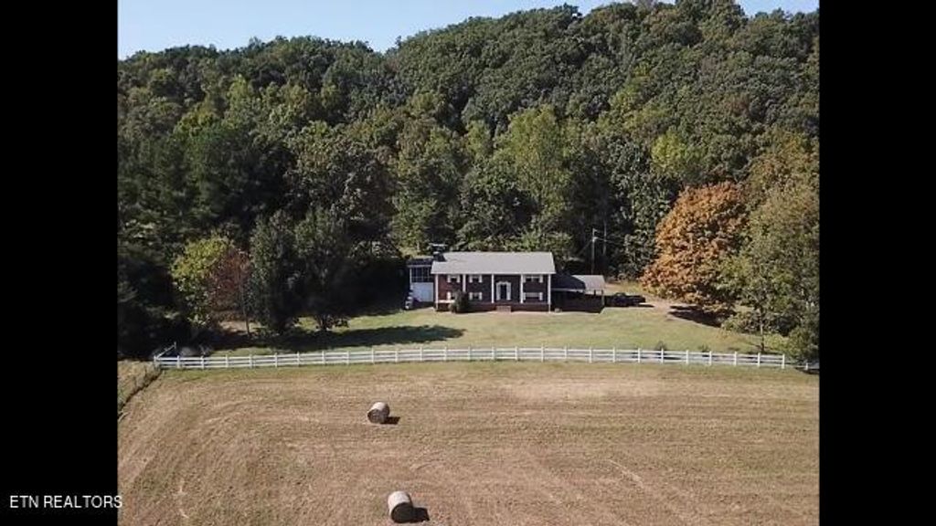 Photo of 213 Anderson Rd, Sweetwater, TN 37874 (MLS # 1278971)