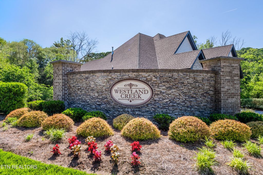 Photo of 1025 Westland Creek Blvd, Knoxville, TN 37923 (MLS # 1340713)