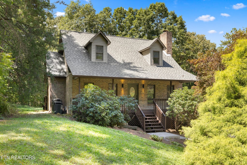 Photo of 208 Chestnut View Drive, Kingston, TN 37763 (MLS # 1353070)
