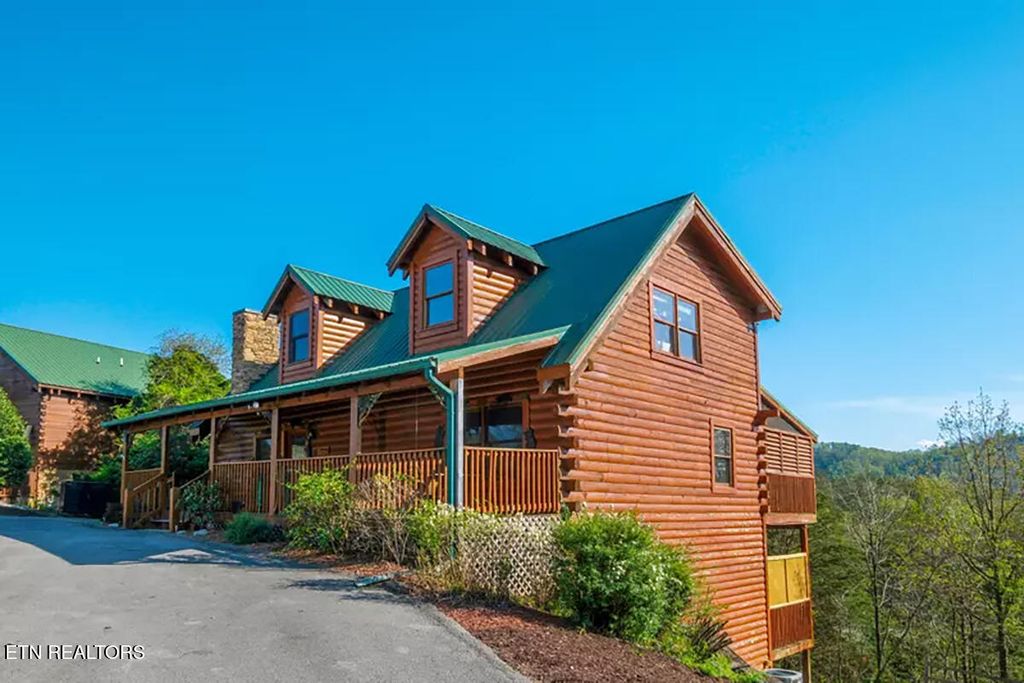 Photo of 3215 White Falcon Way, Pigeon Forge, TN 37863 (MLS # 1288687)