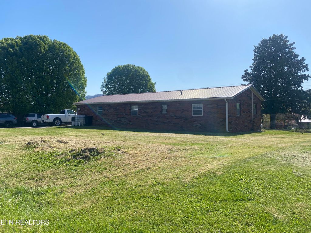Photo of 225 Whitaker St, Tazewell, TN 37879 (MLS # 1259281)