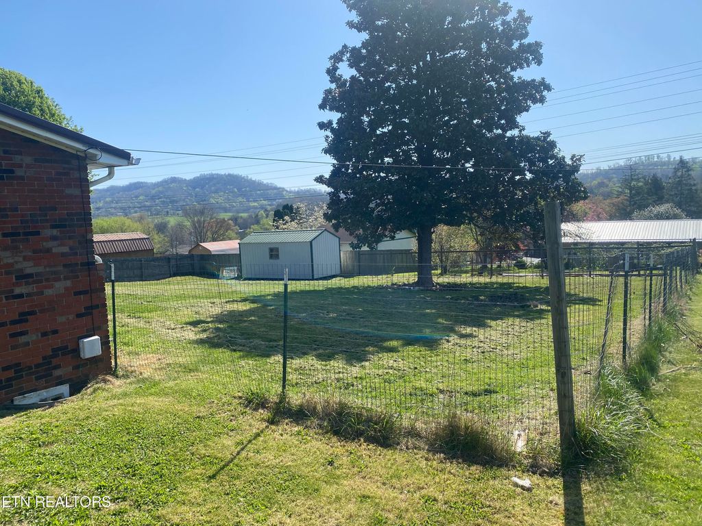 Photo of 225 Whitaker St, Tazewell, TN 37879 (MLS # 1259281)