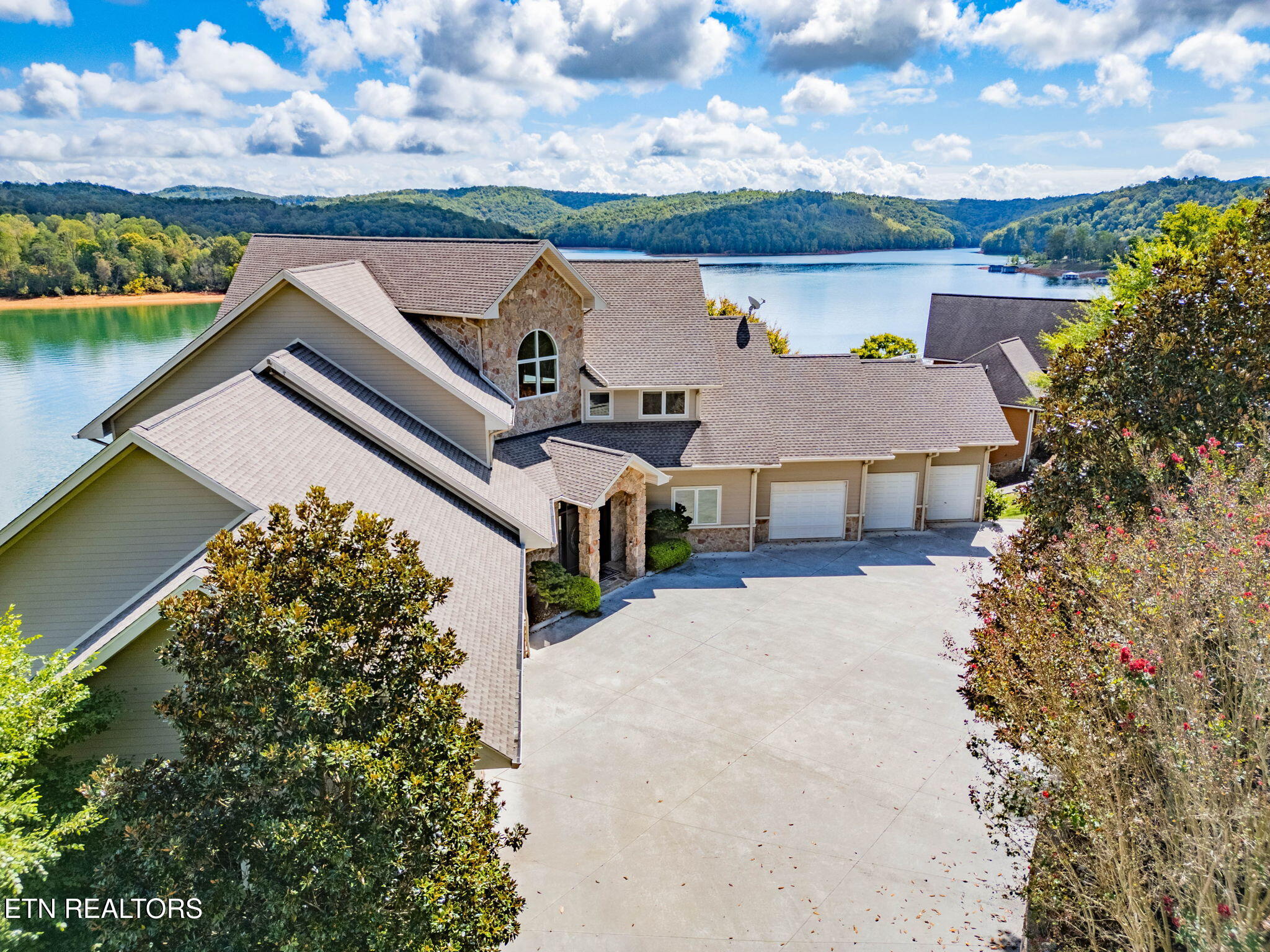 643 Crown Pointe Rd
