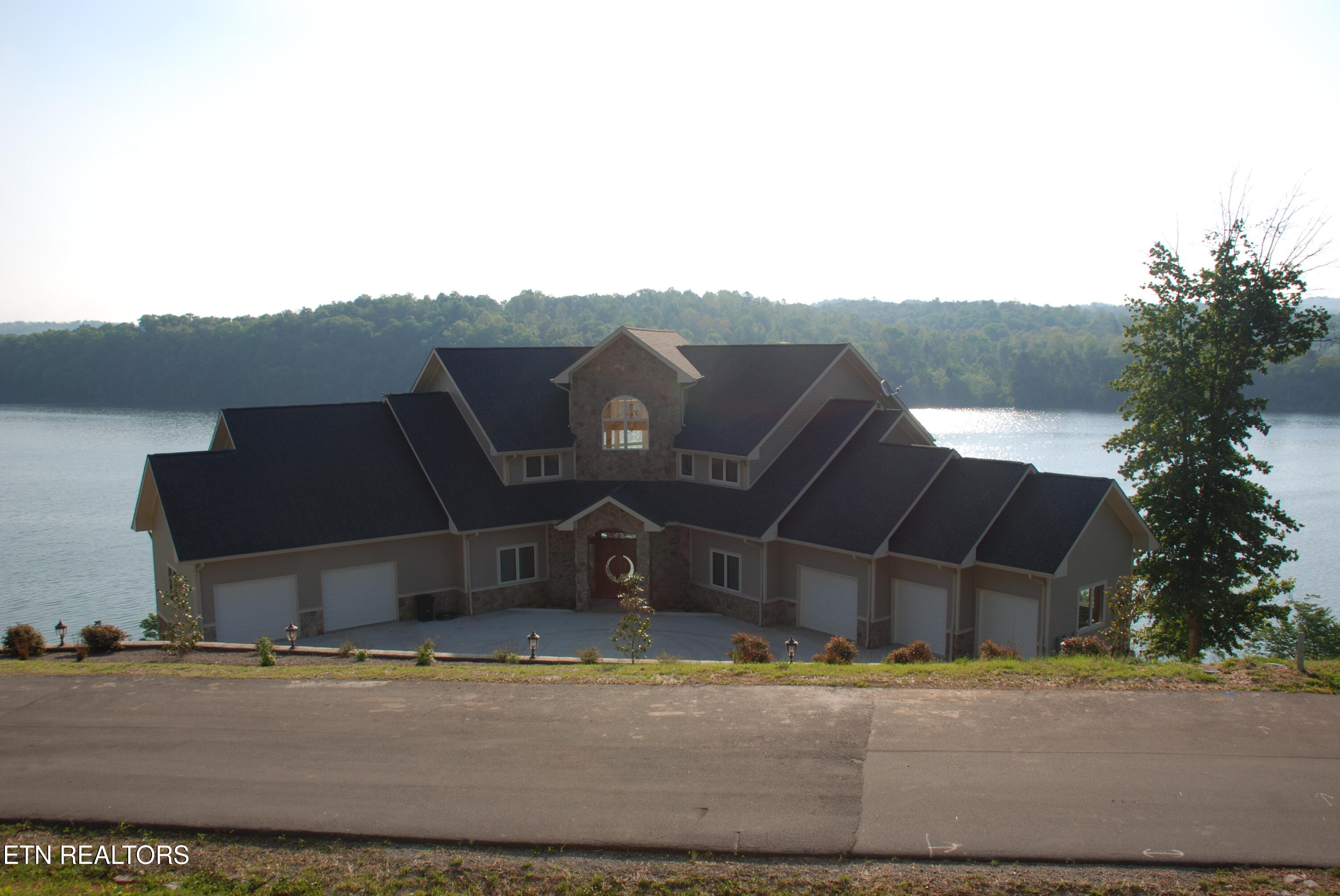 643 Crown Pointe Rd