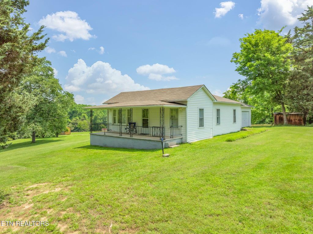 Photo of 262 Harding Rd, Harriman, TN 37748 (MLS # 1313612)