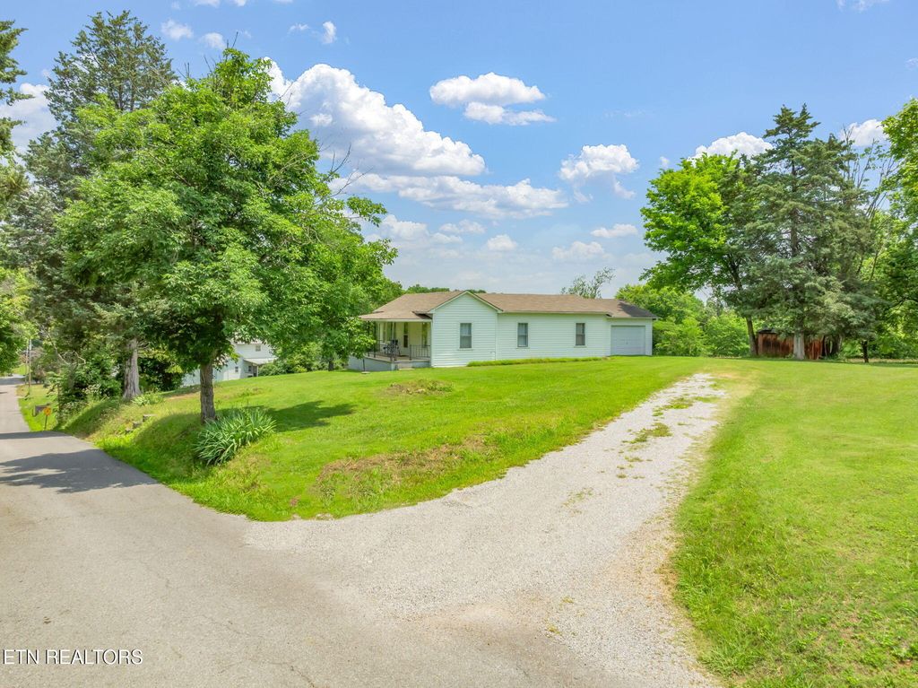 Photo of 262 Harding Rd, Harriman, TN 37748 (MLS # 1313612)