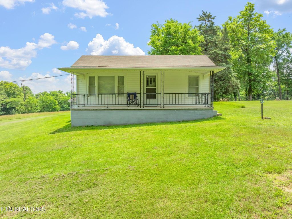 Photo of 262 Harding Rd, Harriman, TN 37748 (MLS # 1313612)
