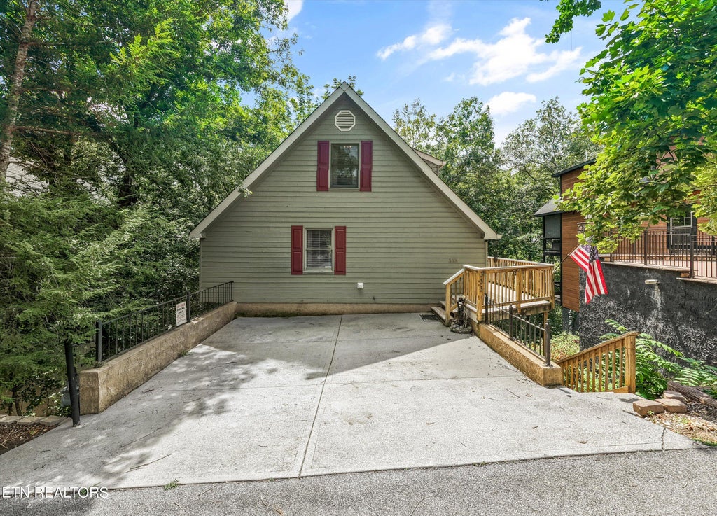 Photo of 333 Woodridge Way, Pigeon Forge, TN 37863 (MLS # 1351193)