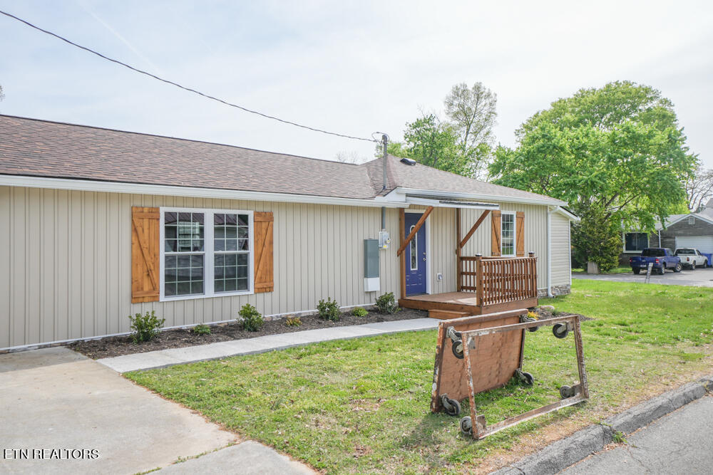 863 Cedar St