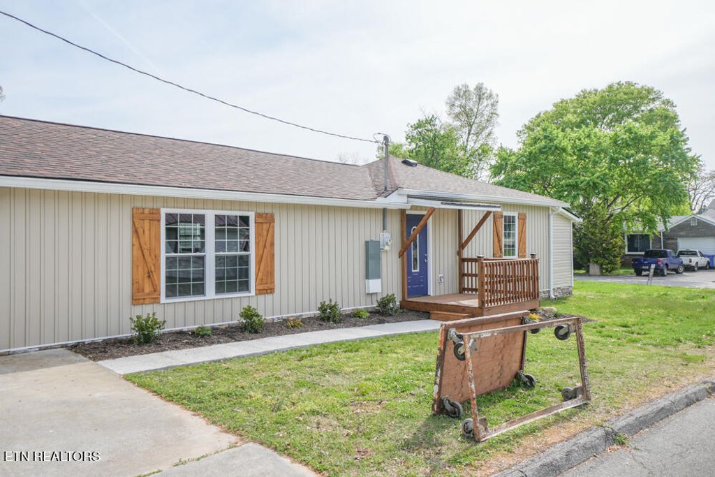 Photo of 863 Cedar St, Alcoa, TN 37701 (MLS # 1335463)