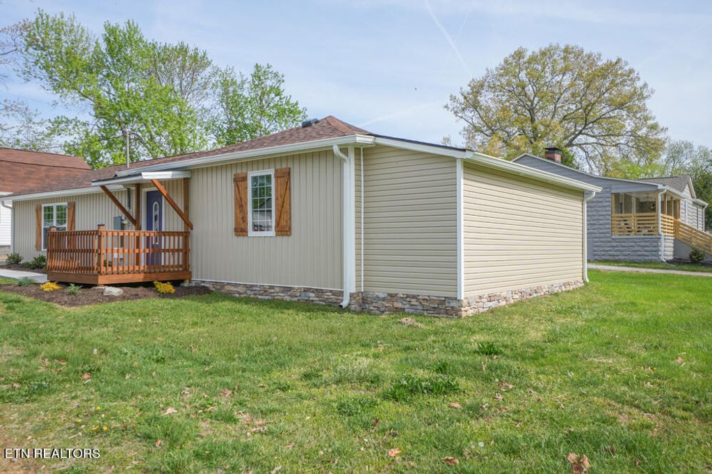 Photo of 863 Cedar St, Alcoa, TN 37701 (MLS # 1335463)