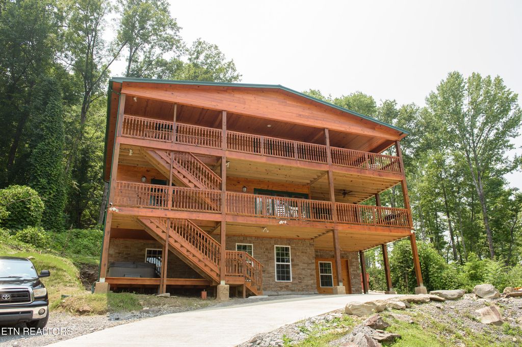 Photo of 363 Lewis Clabo Rd, Gatlinburg, TN 37738 (MLS # 1300863)