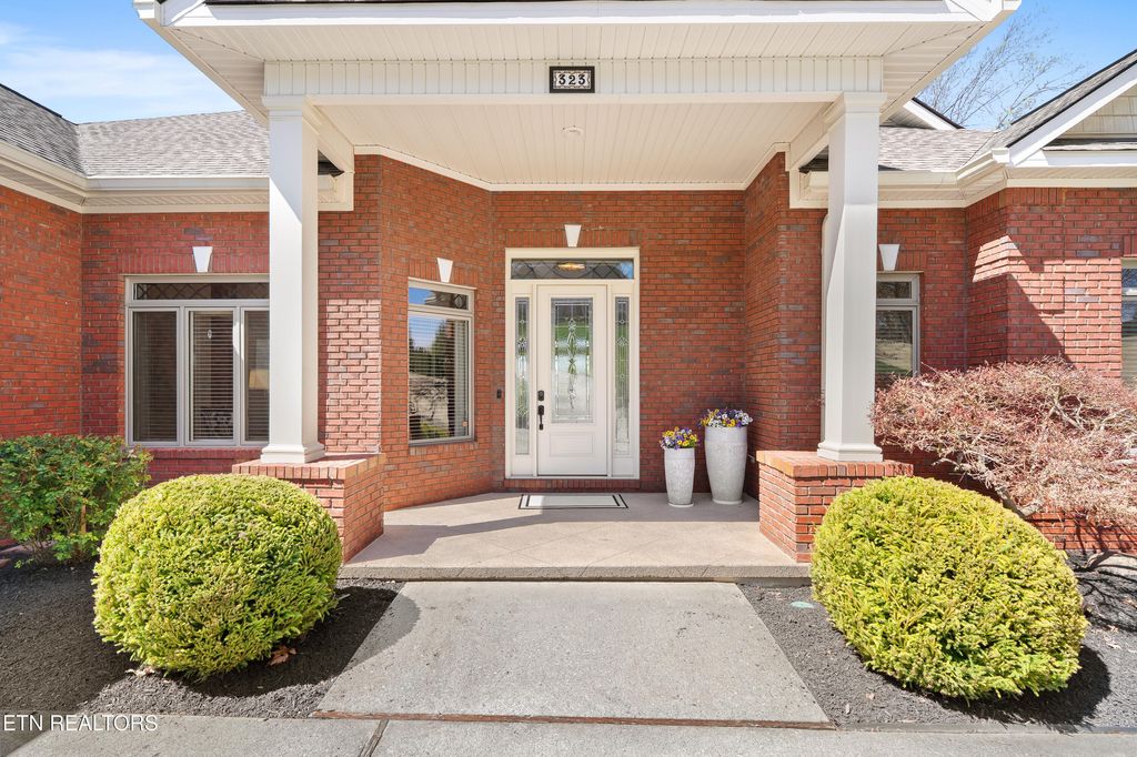 Photo of 323 Okmulgee Circle, Loudon, TN 37774 (MLS # 1333612)