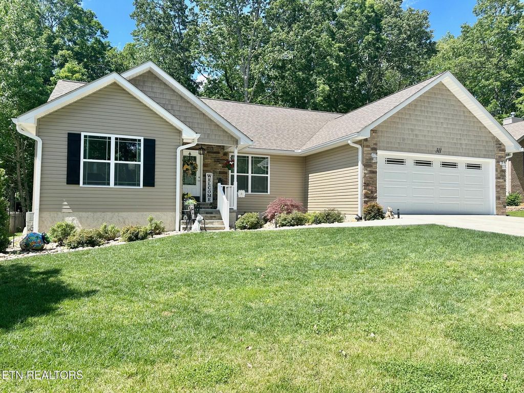 Photo of 311 Lakeview Drive, Crossville, TN 38558 (MLS # 1308757)