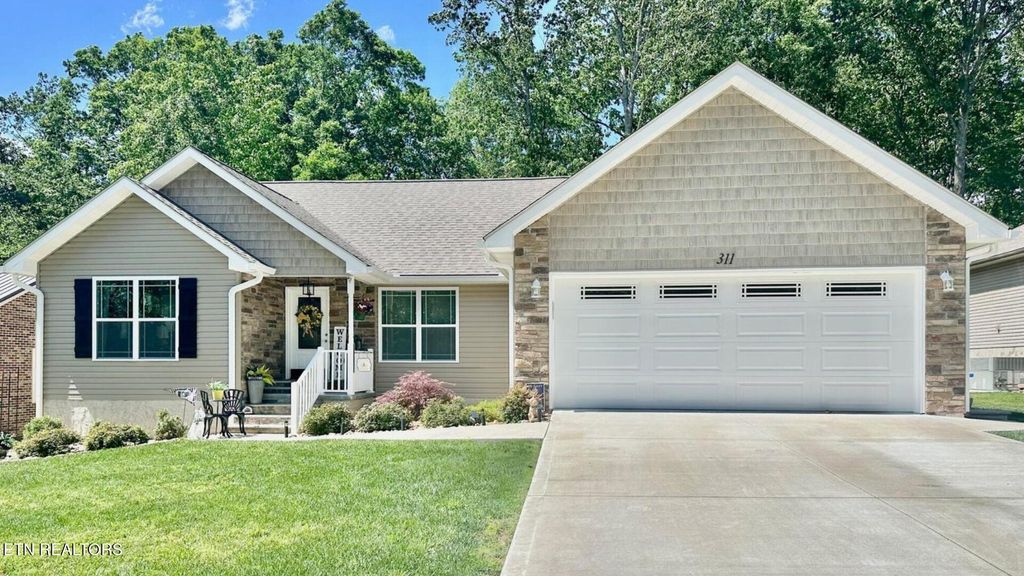Photo of 311 Lakeview Drive, Crossville, TN 38558 (MLS # 1308757)
