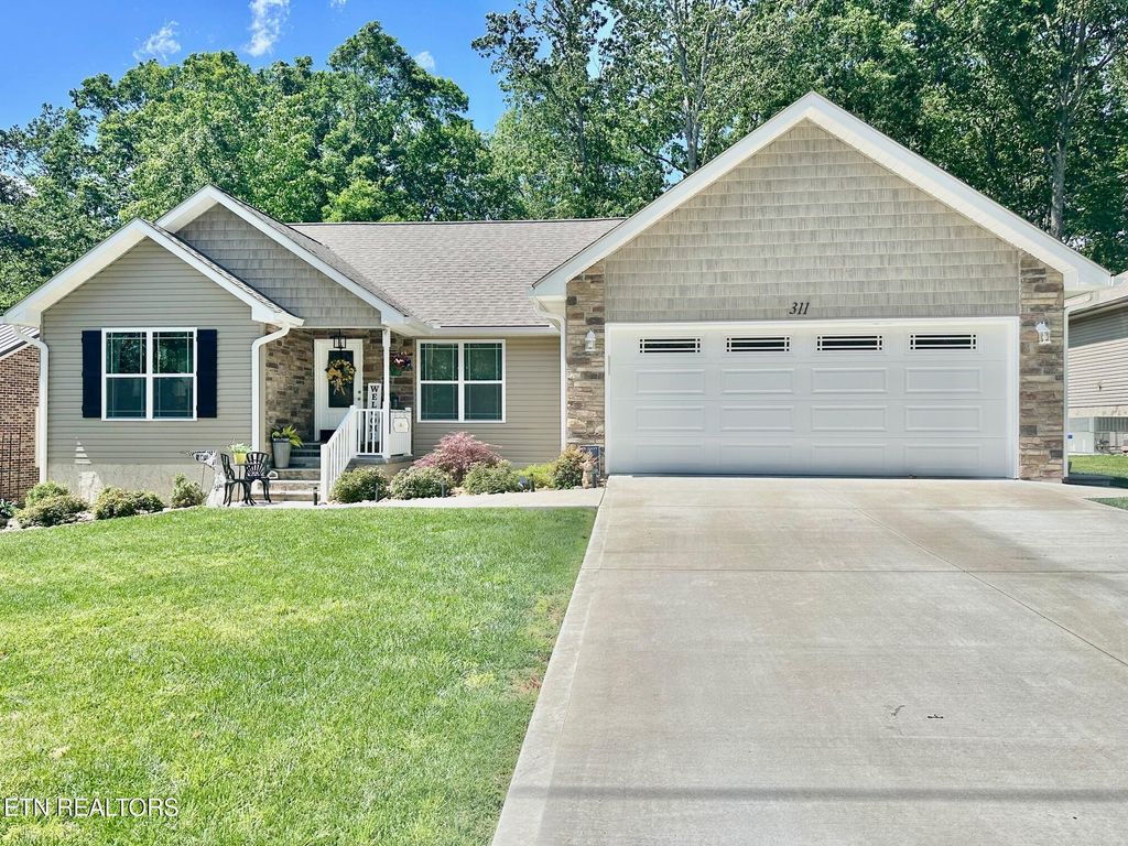 Photo of 311 Lakeview Drive, Crossville, TN 38558 (MLS # 1308757)