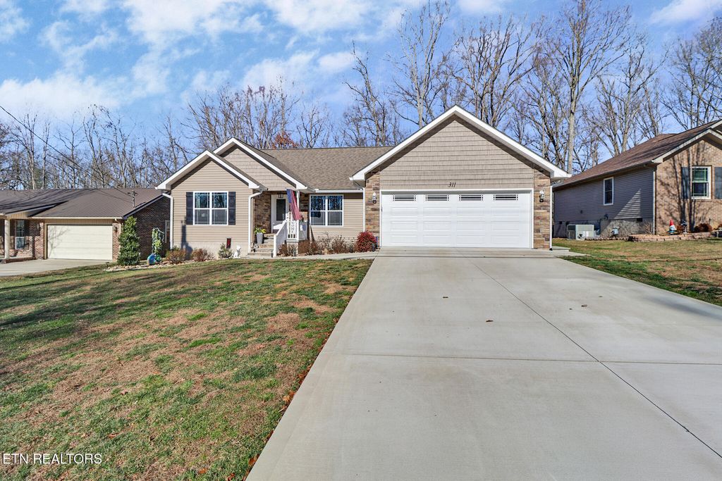 Photo of 311 Lakeview Drive, Crossville, TN 38558 (MLS # 1308757)