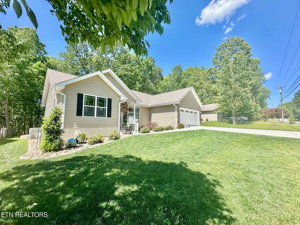 Photo of 311 Lakeview Drive, Crossville, TN 38558 (MLS # 1308757)