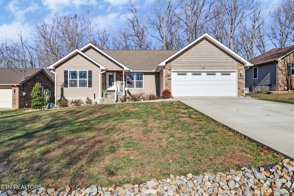 Photo of 311 Lakeview Drive, Crossville, TN 38558 (MLS # 1308757)