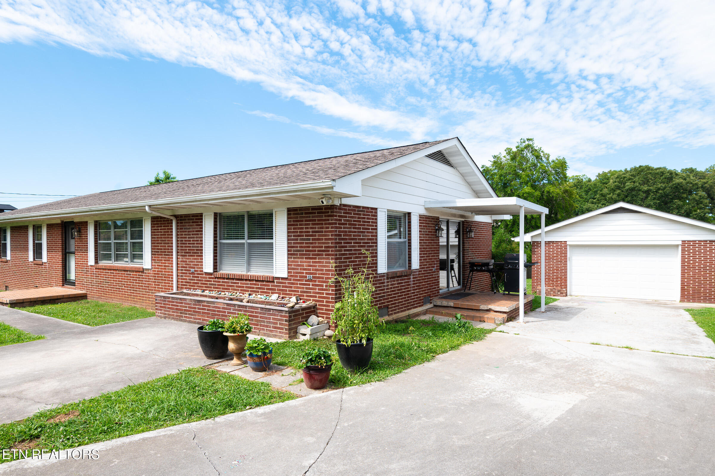 1886 E Brown School Rd - Photo 2