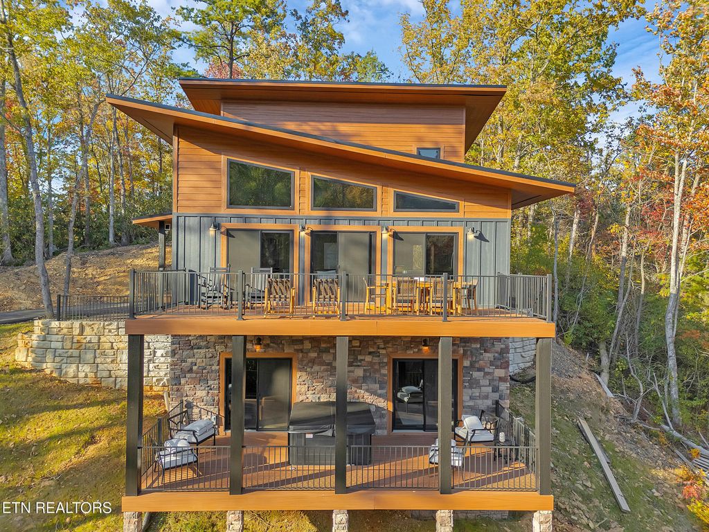 Photo of 2671 Switchback Way, Cosby, TN 37722 (MLS # 1319889)