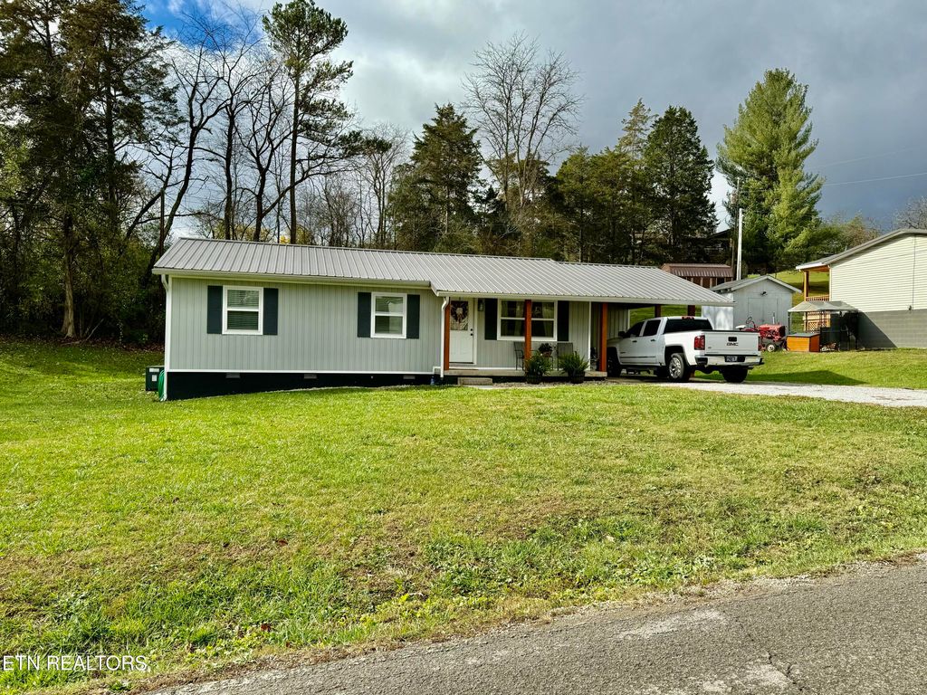 Photo of 1912 BALL St, Tazewell, TN 37879 (MLS # 1283435)