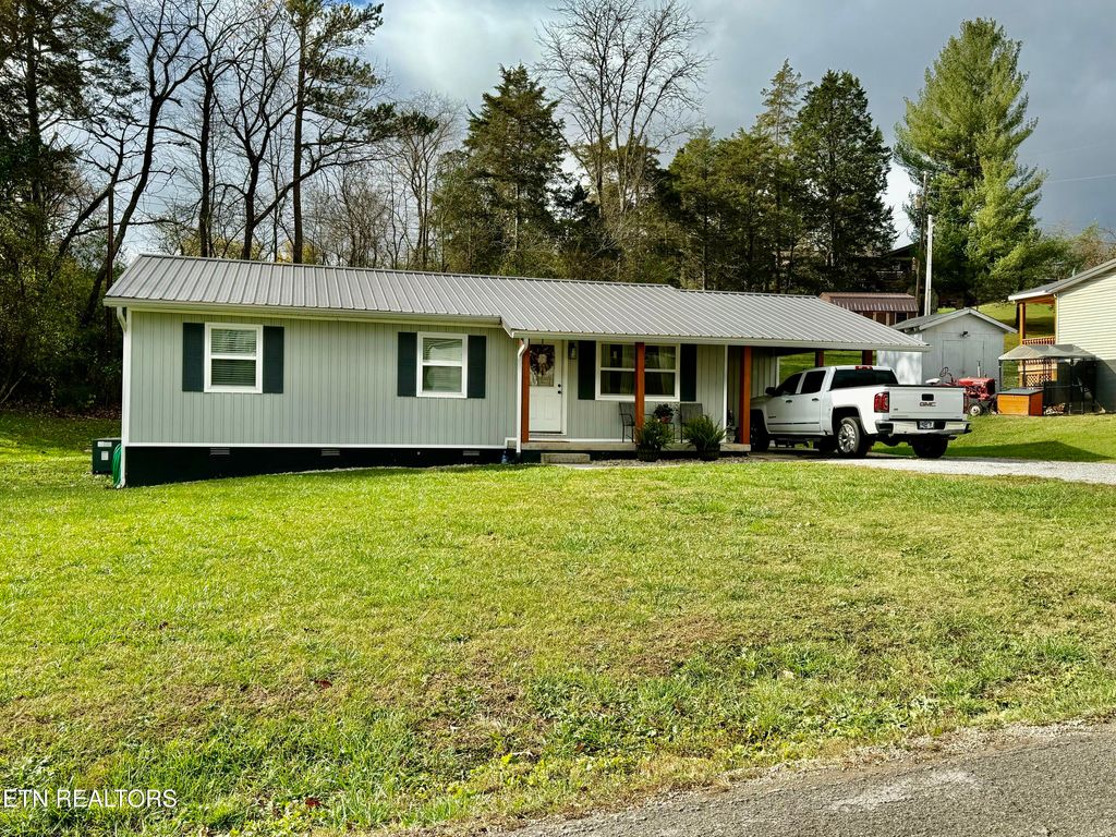 Photo of 1912 BALL St, Tazewell, TN 37879 (MLS # 1283435)