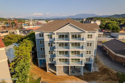 Photo of 129 Sugarfoot Way #503, Pigeon Forge, TN 37863 (MLS # 1338404)