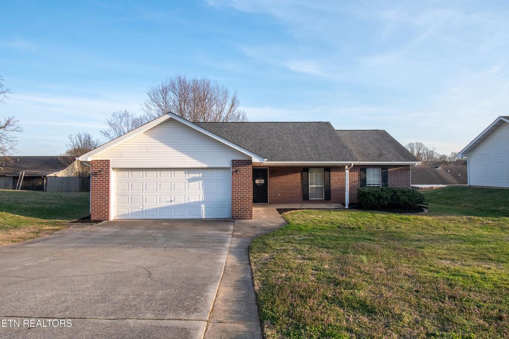 Photo of 2105 Autumn Oak Circle, Maryville, TN 37801 (MLS # 1331367)