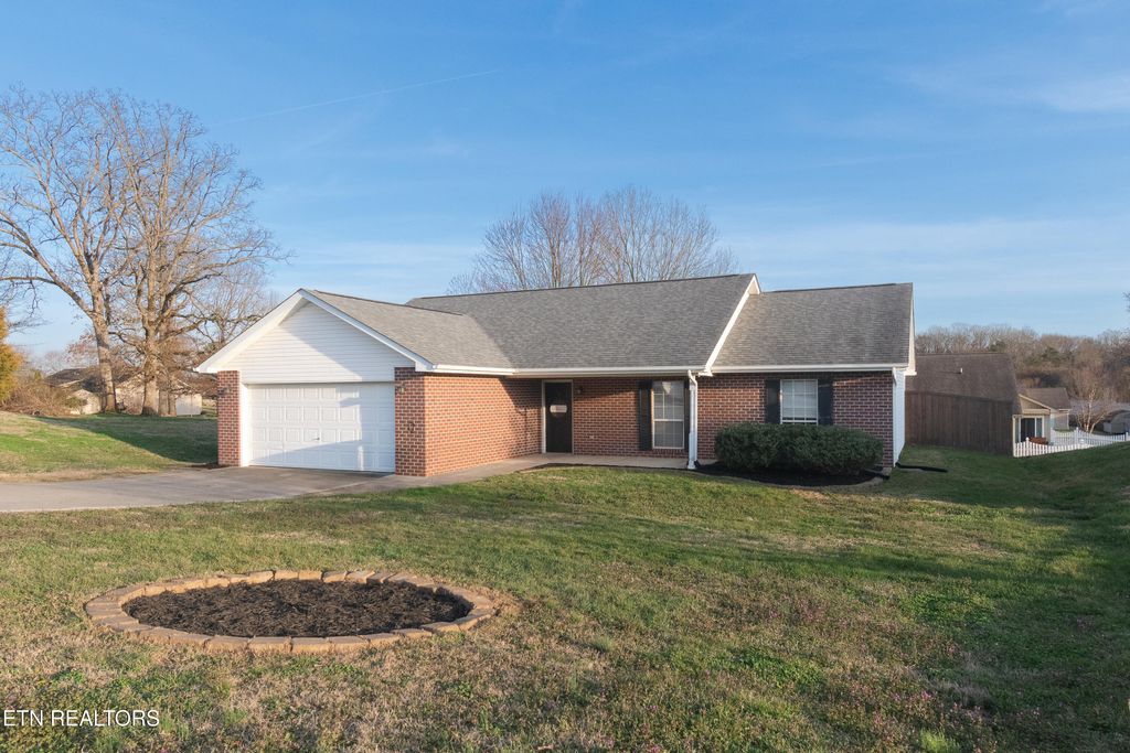 Photo of 2105 Autumn Oak Circle, Maryville, TN 37801 (MLS # 1331367)