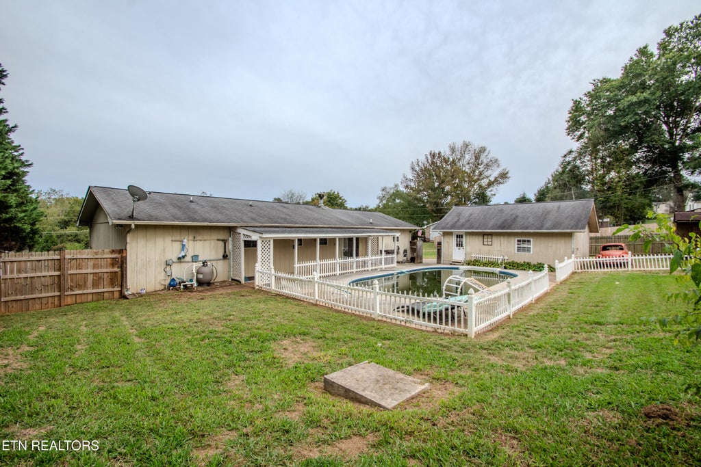 Photo of 1194 Rawhide Tr, Lenoir City, TN 37772 (MLS # 1358805)