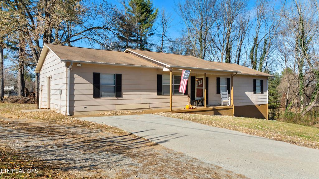 Photo of 309 Kinzalow Drive, Sweetwater, TN 37874 (MLS # 1284535)