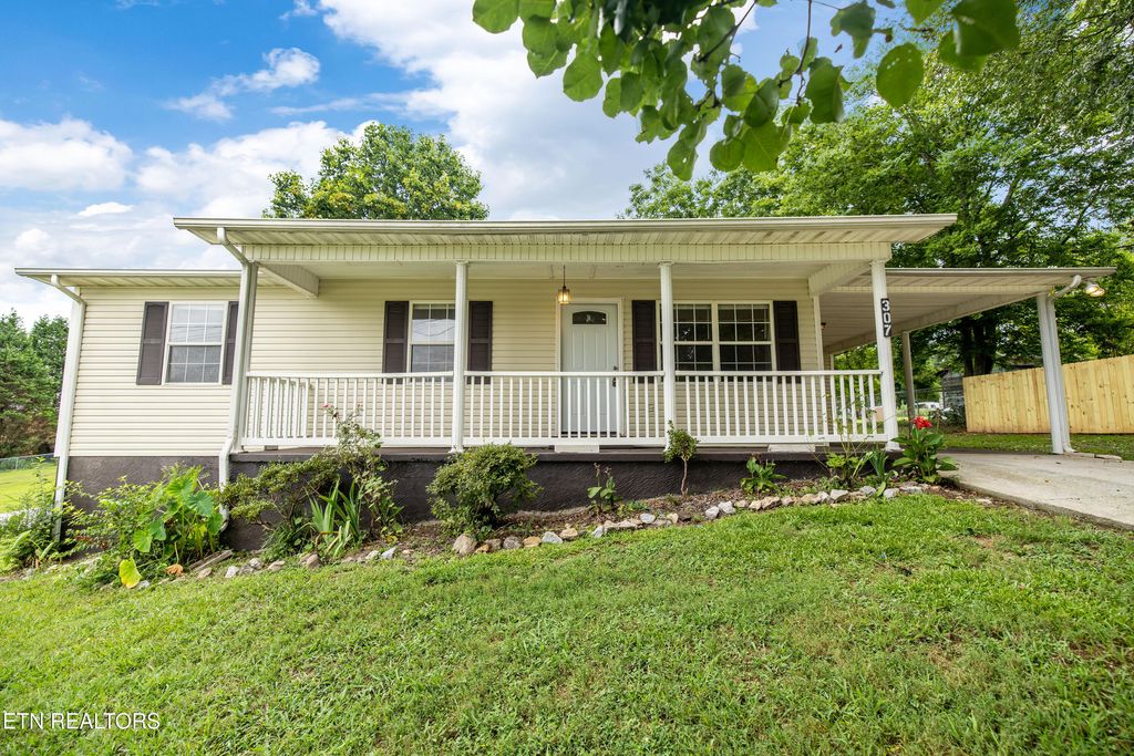 Photo of 307 Browder St, Sweetwater, TN 37874 (MLS # 1311316)