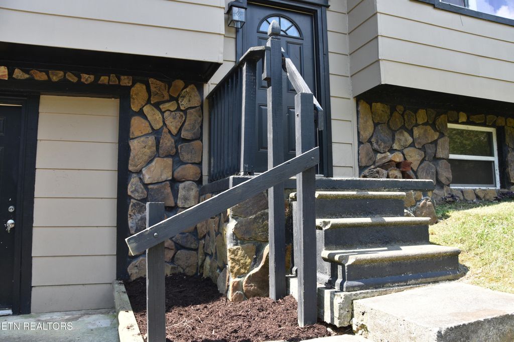 Photo of 114 Clearview Drive, Rockwood, TN 37854 (MLS # 1307444)