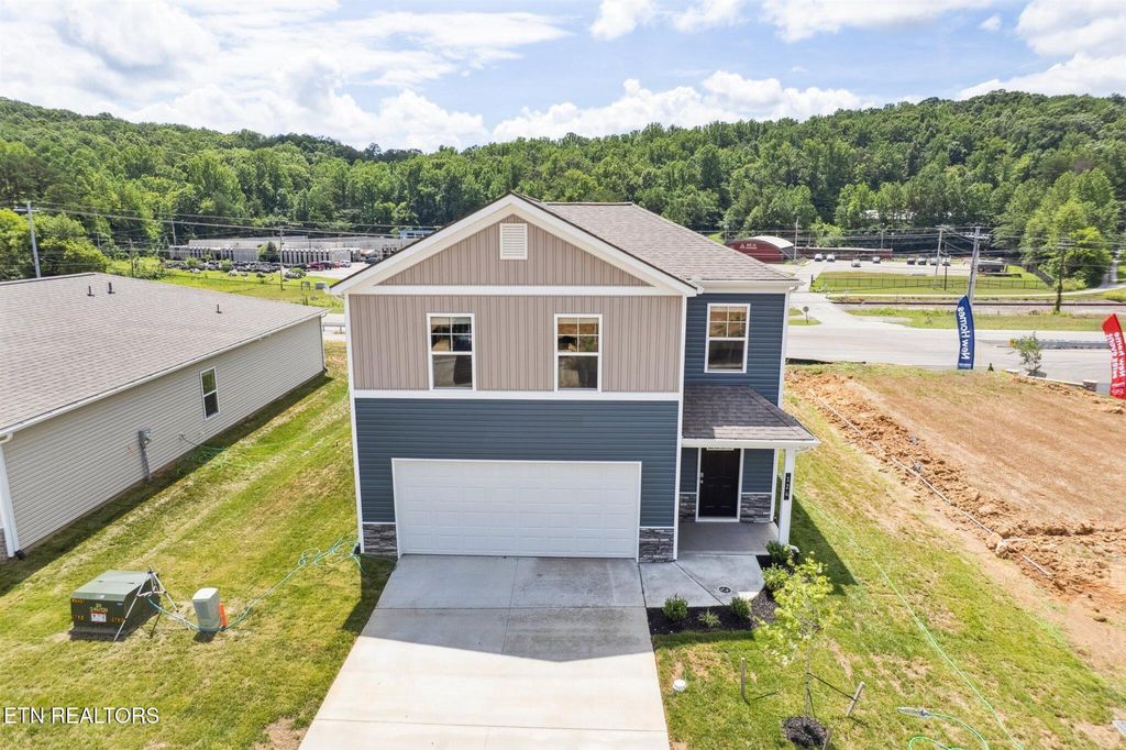Photo of 124 N Blissful Meadows Drive, Harriman, TN 37748 (MLS # 1299444)