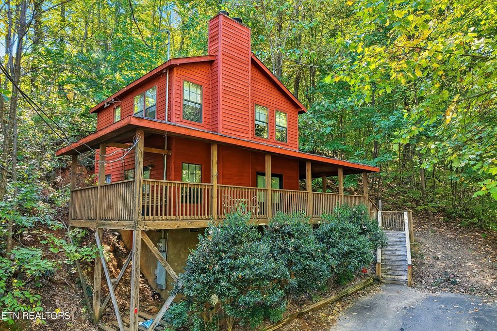 Photo of 2061 Luzerne Drive, Gatlinburg, TN 37738 (MLS # 1319616)