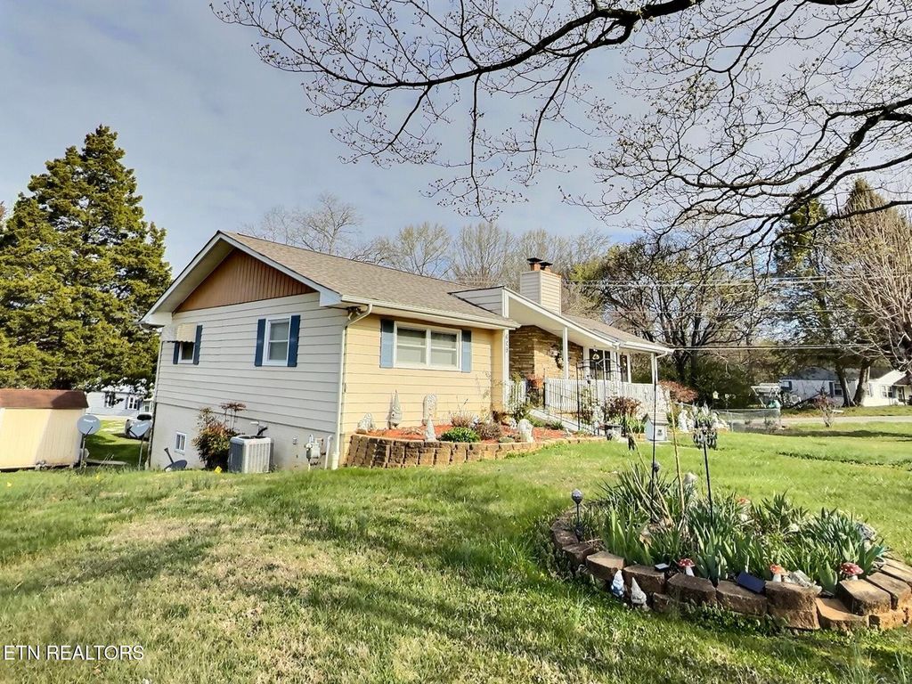 Photo of 609 Metler Drive, Knoxville, TN 37912 (MLS # 1333404)