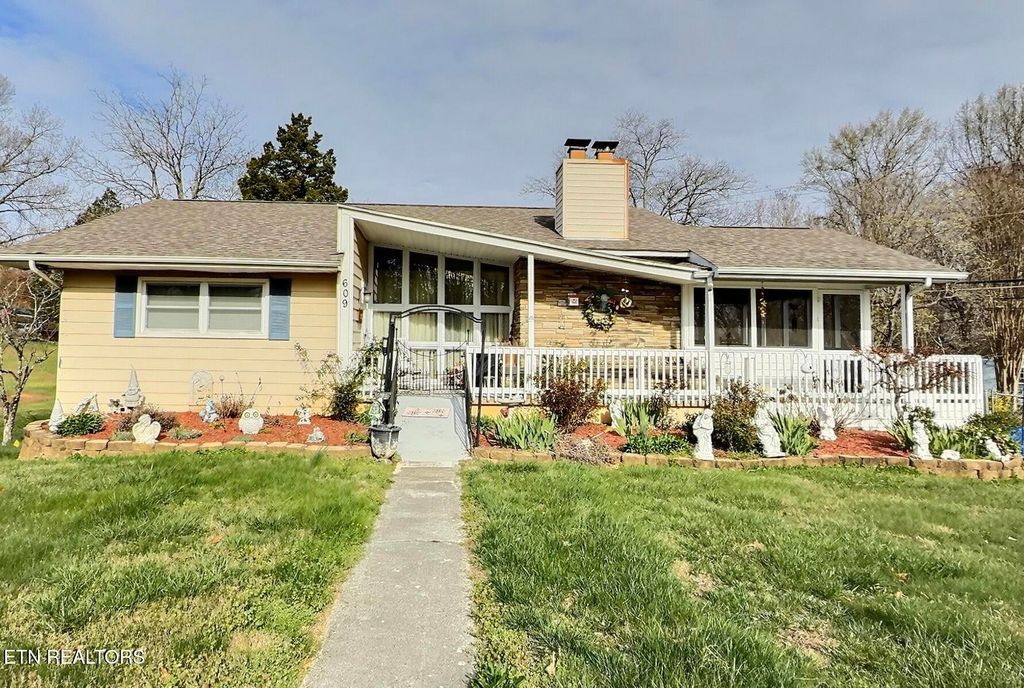 Photo of 609 Metler Drive, Knoxville, TN 37912 (MLS # 1333404)