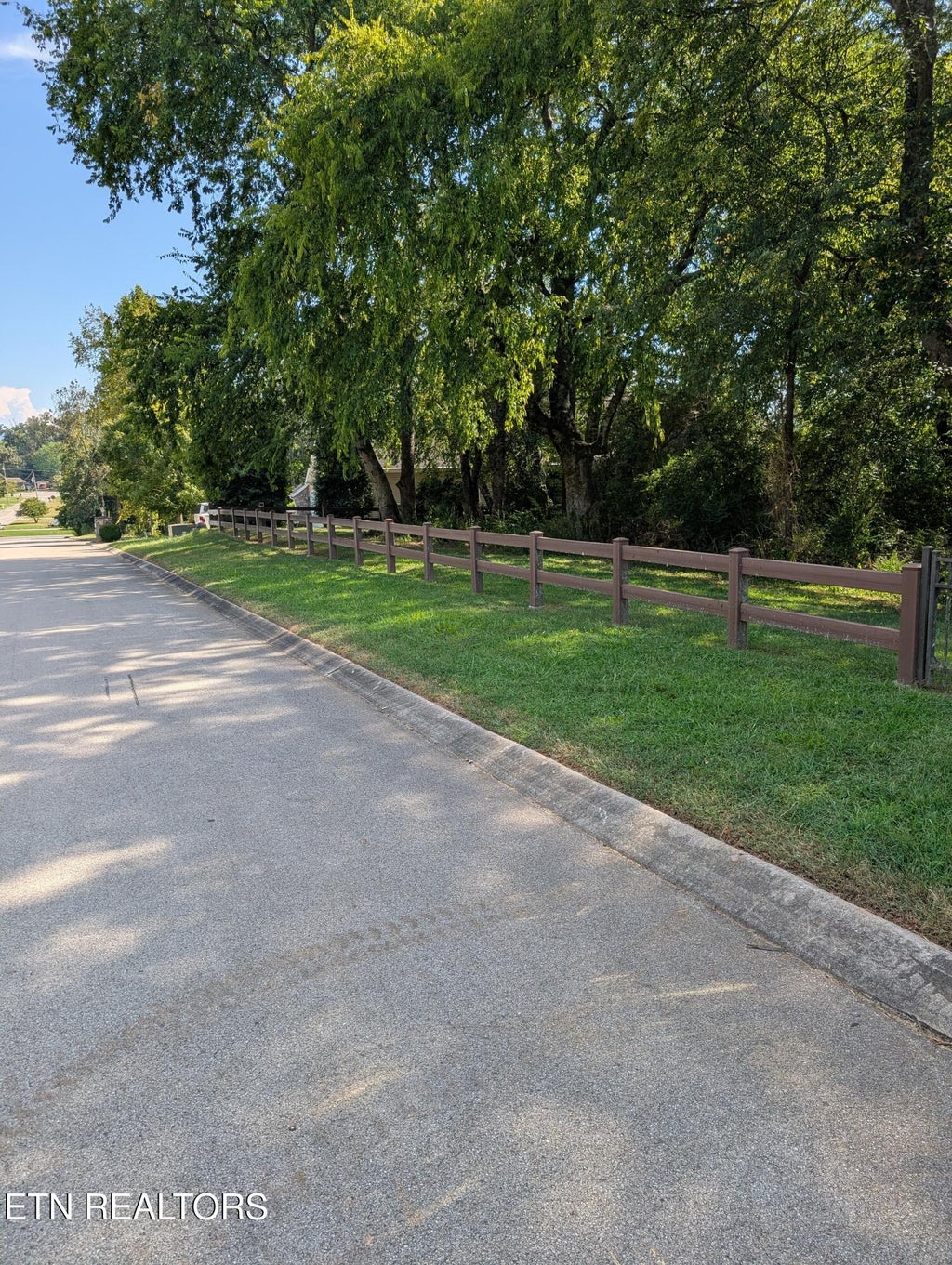 Photo of 617 Davis Acres Drive, Maryville, TN 37804 (MLS # 1354527)
